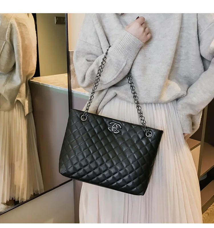 Lingge Chain Fashion Handbag Classic Shopping Bag Casual Shoulder Bags Portable Large Capacity Ladies Hand Messenger Bags, Customized color
Lingge Chain Fashion Handbag Classic Shopping Bag Casual Shoulder Bags Portable Large Capacity Ladies Hand Messenger Bags, Customized color