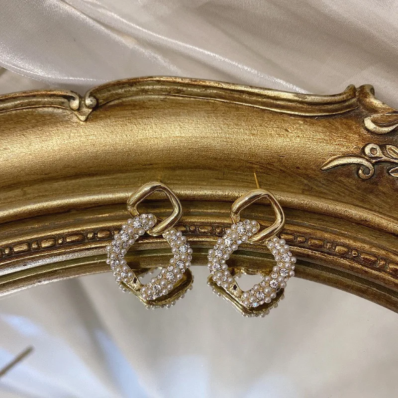 HOVANCI Elegant 18K Real Gold Plated Brass Gold Geometric Diamond Pearl Drop Earrings For Women
HOVANCI Elegant 18K Real Gold Plated Brass Gold Geometric Diamond Pearl Drop Earrings For Women