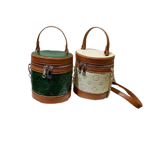 Luxury Fashion Women Ny Handbags Matching Ny Hat And Purse Set 2 Pieces Fur Diamond Ny Handle Purse Designer Handbags
Luxury Fashion Women Ny Handbags Matching Ny Hat And Purse Set 2 Pieces Fur Diamond Ny Handle Purse Designer Handbags