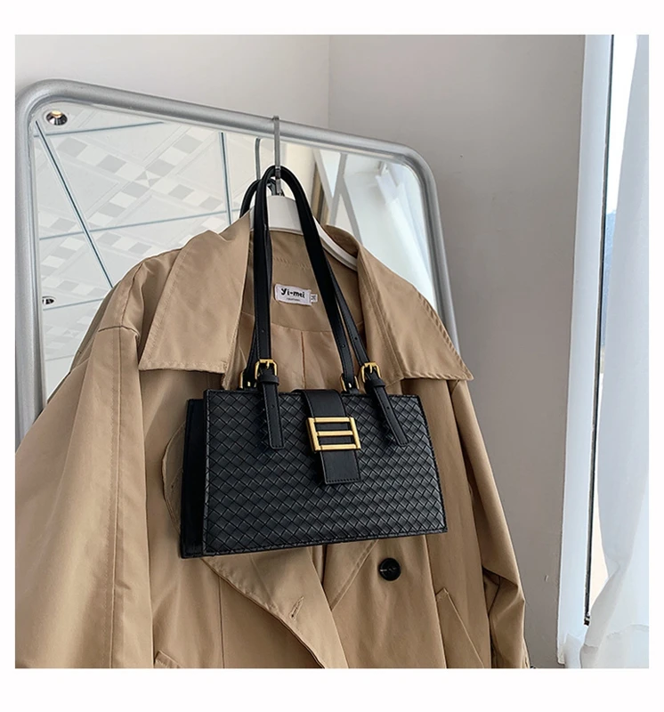 XP1187 2020 new trendy wild retro texture small square bag single shoulder armpit bag
XP1187 2020 new trendy wild retro texture small square bag single shoulder armpit bag