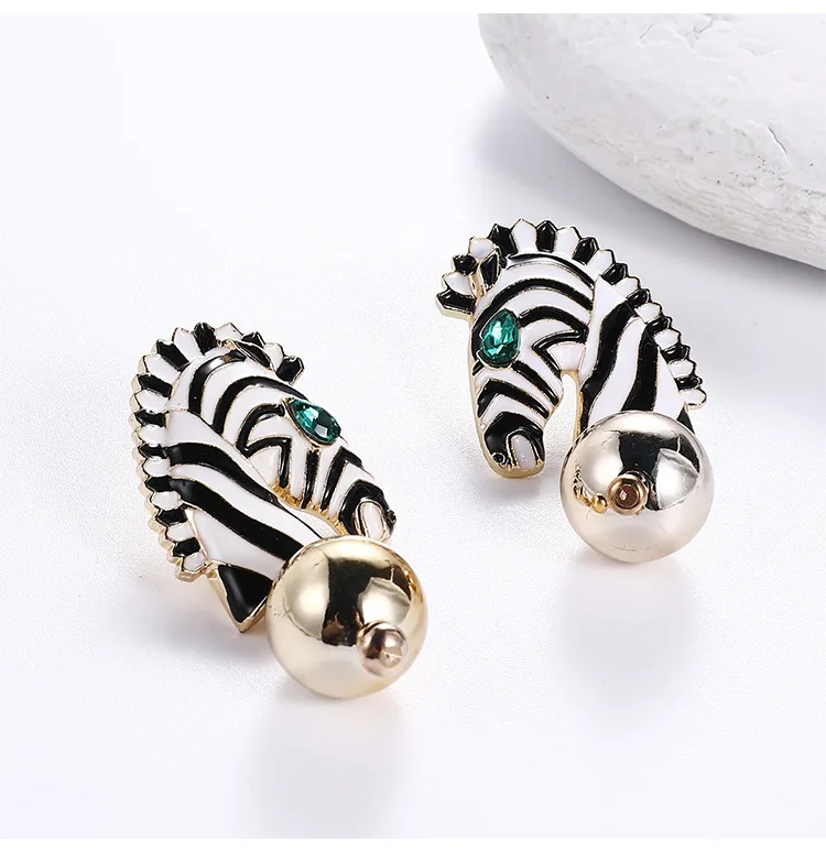 European and American personality new animal series alloy drip oil stripe horse head ear stud earrings, As picture show
European and American personality new animal series alloy drip oil stripe horse head ear stud earrings, As picture show