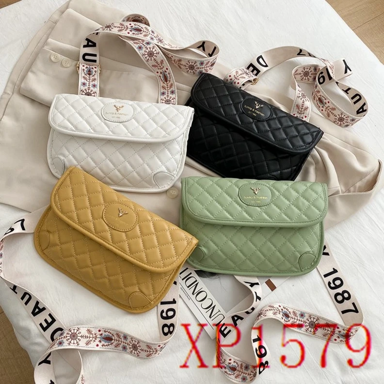 XP1579 2021 new popular rhombus embroidery thread fashion broadband messenger shoulder bag small square bag
XP1579 2021 new popular rhombus embroidery thread fashion broadband messenger shoulder bag small square bag