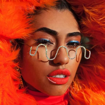 S2056 luxury sunglasses with crystal diamonds rhinestone sunglasses women wave metal frame womens sunglasses trendy
S2056 luxury sunglasses with crystal diamonds rhinestone sunglasses women wave metal frame womens sunglasses trendy