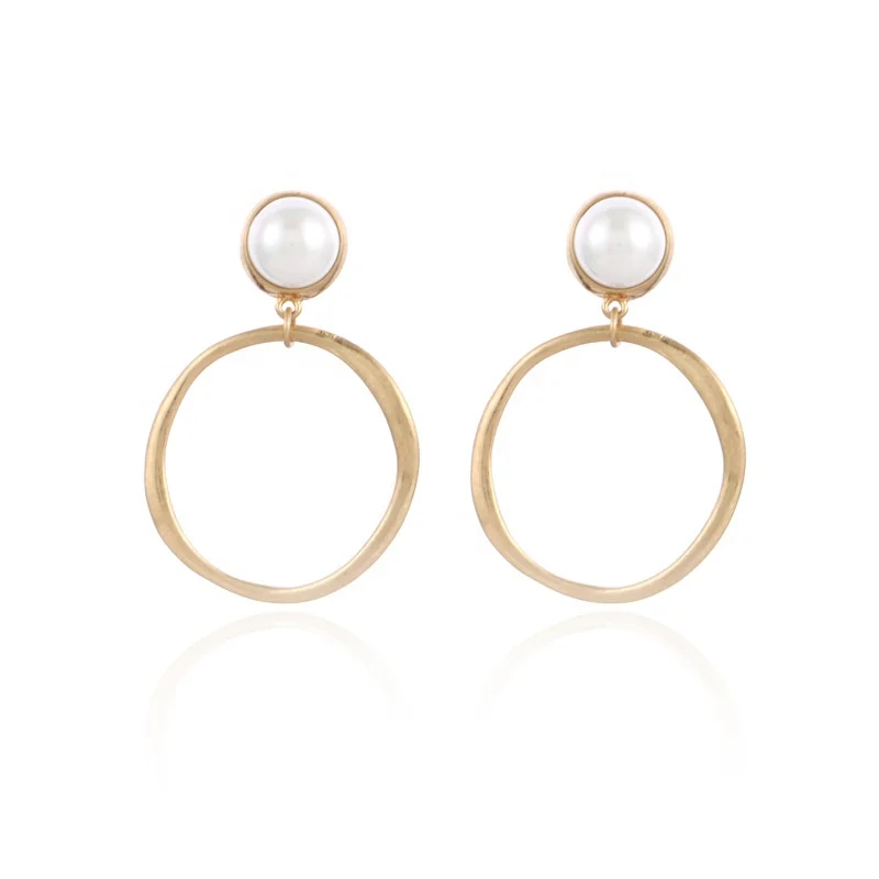 Big Vintage Metal Earring Simulated Pearl Stud Earrings for Women Statement Party Jewelry korean Style Wholesale
Big Vintage Metal Earring Simulated Pearl Stud Earrings for Women Statement Party Jewelry korean Style Wholesale
