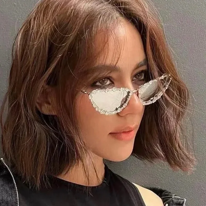 2023 Wholesale Trendy Bling Sunglasses Cat Eye Rimmed Metal Sunglasses Oval Rhinestones Diamond Sunglasses Women
2023 Wholesale Trendy Bling Sunglasses Cat Eye Rimmed Metal Sunglasses Oval Rhinestones Diamond Sunglasses Women