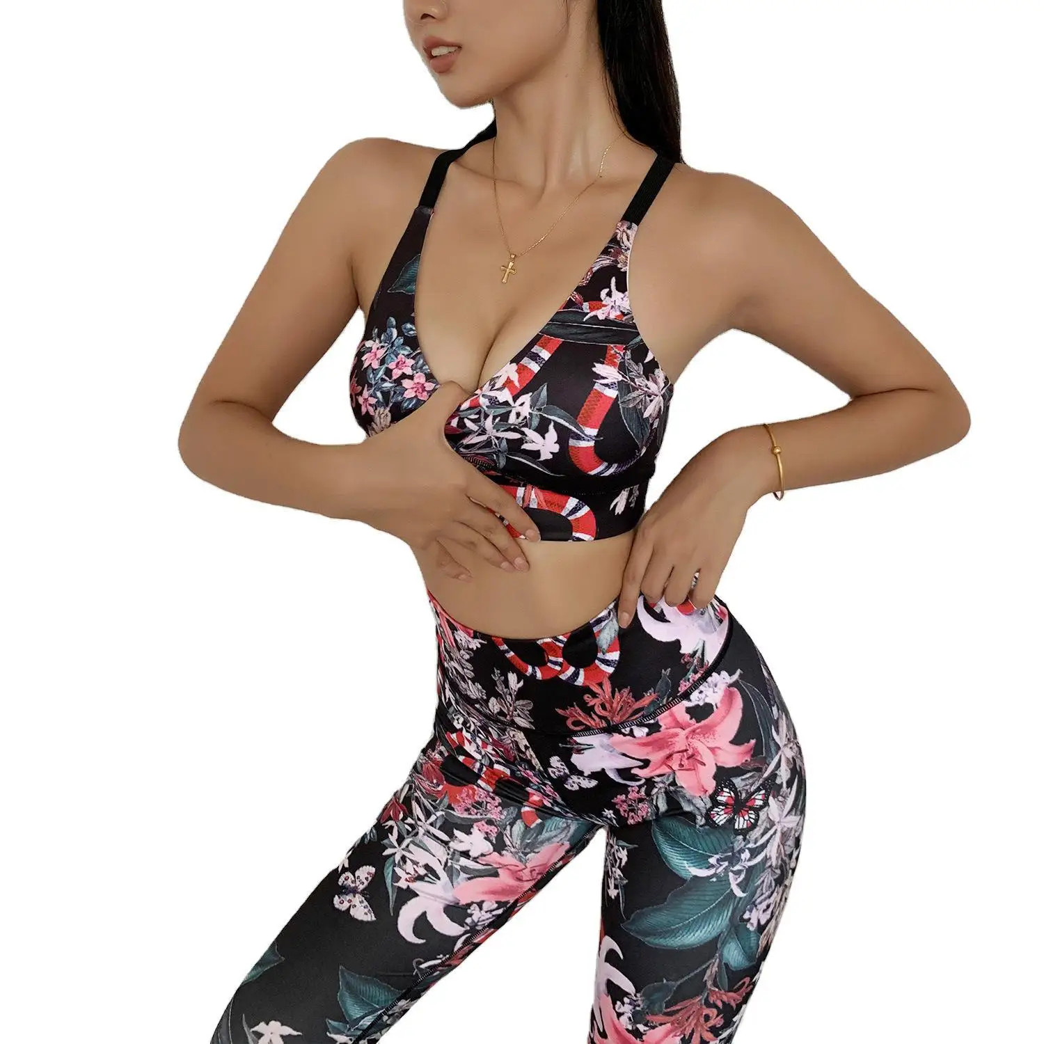 European and American hot-selling new printed fitness suit moisture wicking yoga suit ladies sports suit 
European and American hot-selling new printed fitness suit moisture wicking yoga suit ladies sports suit