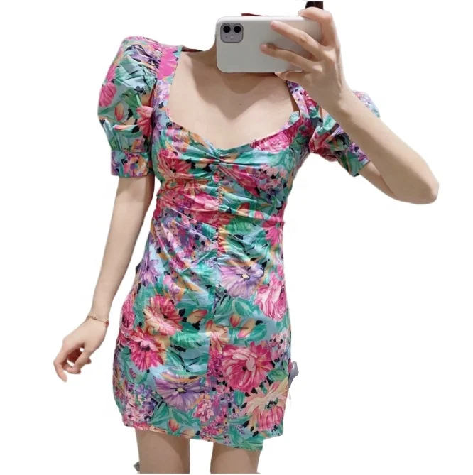 2021 European and American summer new slim print pleated floral fluffy sleeve dress, 1 colors
2021 European and American summer new slim print pleated floral fluffy sleeve dress, 1 colors