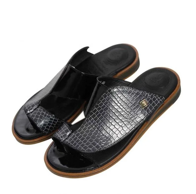Men's slippers new products in summer 2021 comfortable flat bottomed men's shoes with toe casual outdoor slippers drop shipping, Custom color
Men's slippers new products in summer 2021 comfortable flat bottomed men's shoes with toe casual outdoor slippers drop shipping, Custom color