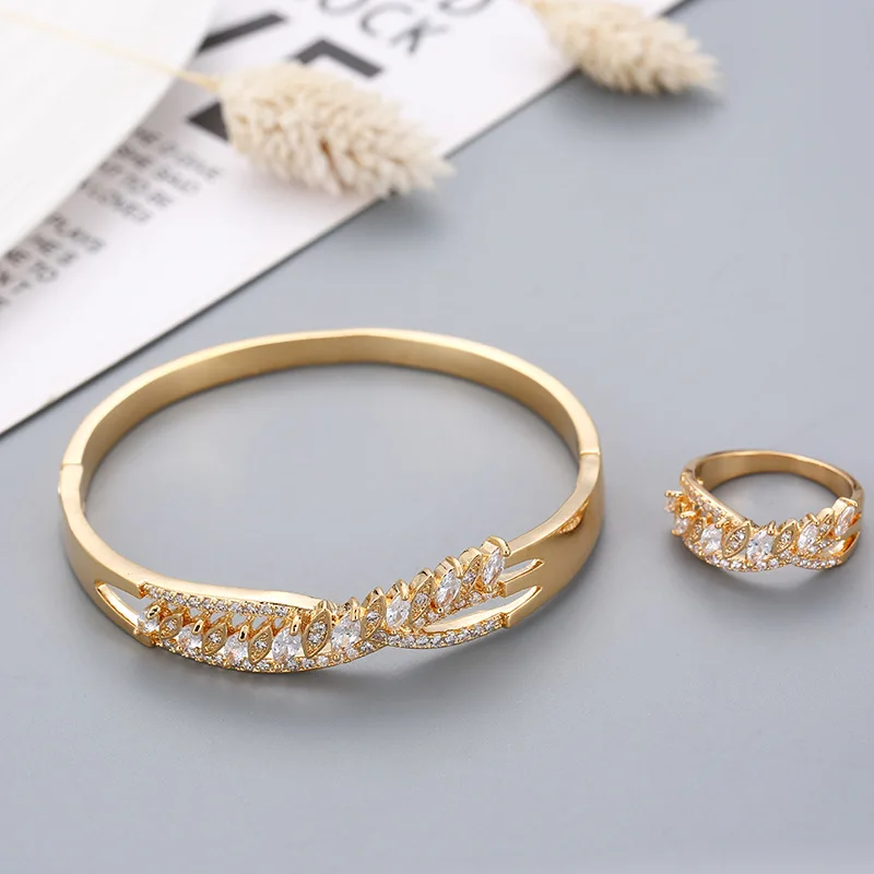 2020 New Crown Shape Bridal Jewelry Set Gold Plated Bangle Rins Set Women Bracelet For Weeding Party, Gold/silver plated 
2020 New Crown Shape Bridal Jewelry Set Gold Plated Bangle Rins Set Women Bracelet For Weeding Party, Gold/silver plated