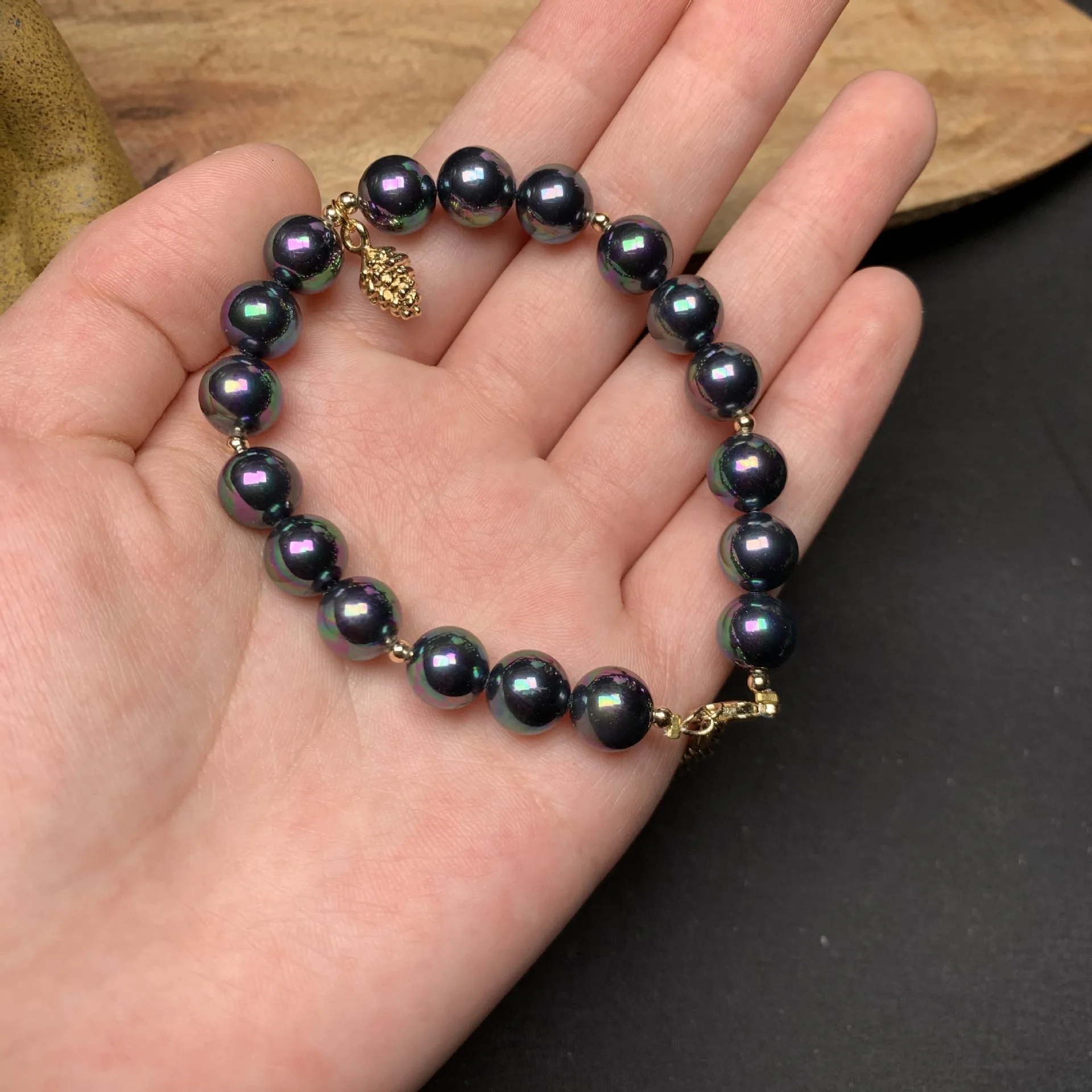 2021 Colorful Shellfish Bracelet Black Seven Color Shellfish Bracelet Pearl Bracelet Necklace, Black and gold
2021 Colorful Shellfish Bracelet Black Seven Color Shellfish Bracelet Pearl Bracelet Necklace, Black and gold