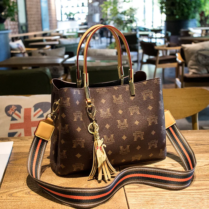 Factory direct sales new large brand shoulder ladies women fashion crossbody leather luxury handbags, As pic
Factory direct sales new large brand shoulder ladies women fashion crossbody leather luxury handbags, As pic