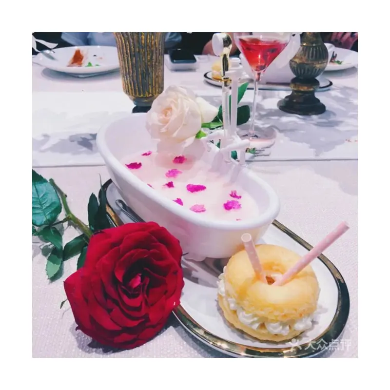 Funny Creative Bathtub Cocktail Glass Electric Cyclic Water Spray Cup Milkshake Cold Drinks Bar Nightclub TIKI Flip Wine Tumbler
Funny Creative Bathtub Cocktail Glass Electric Cyclic Water Spray Cup Milkshake Cold Drinks Bar Nightclub TIKI Flip Wine Tumbler