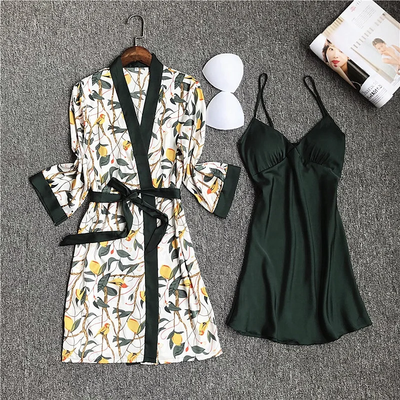 High Quality Floral Printed Two Pieces Satin Nightwear Silk Loungwear Pijamas Set for Women
High Quality Floral Printed Two Pieces Satin Nightwear Silk Loungwear Pijamas Set for Women