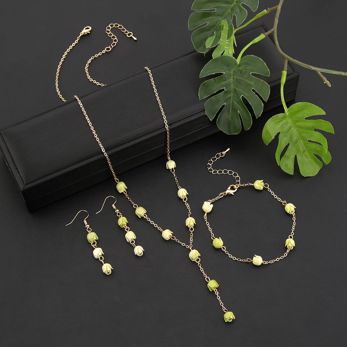 Hawaiian new fashion Y shape simple necklace earrings bracelet gold jewelry set for women
Hawaiian new fashion Y shape simple necklace earrings bracelet gold jewelry set for women