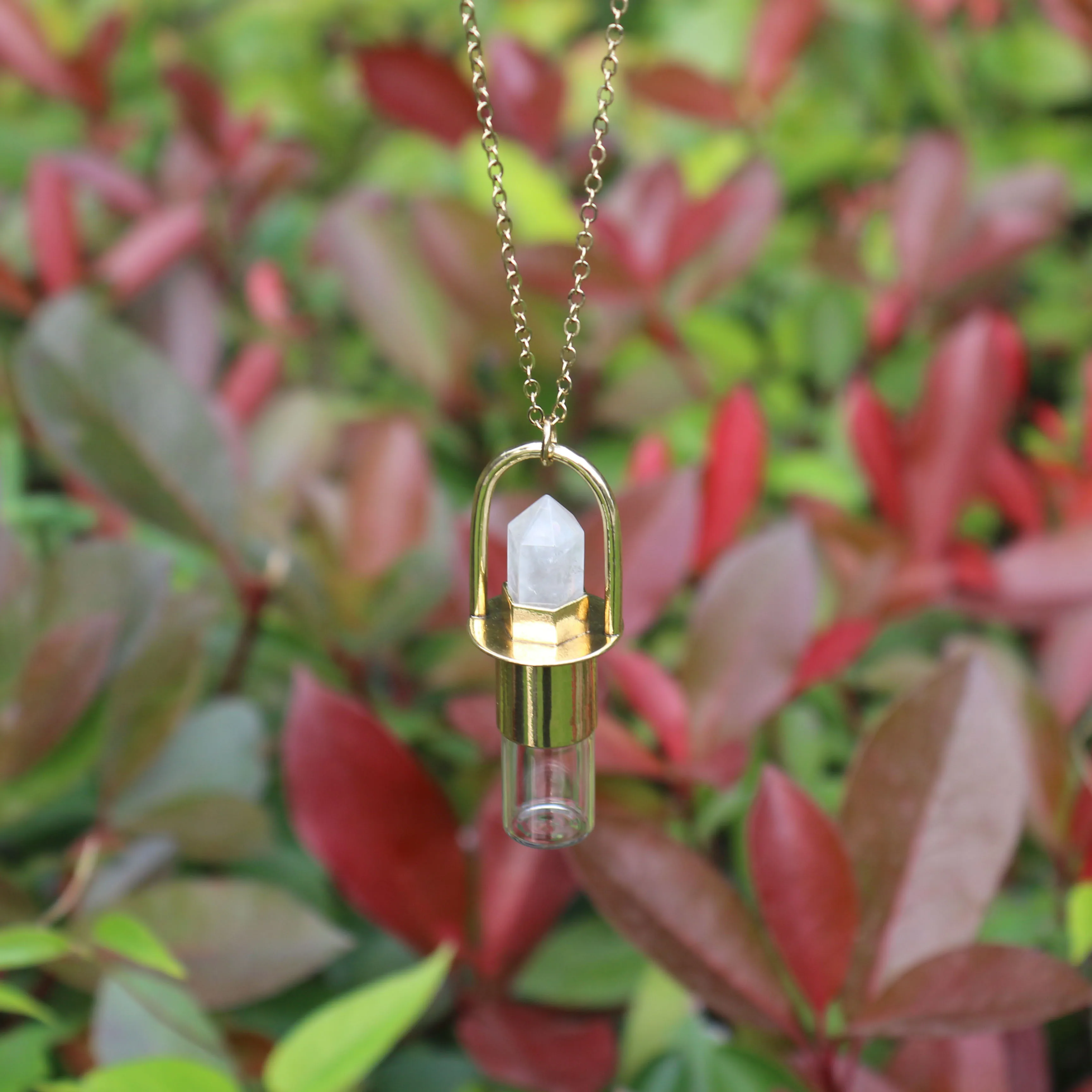 Custom Crystal Perfume Oil Bottle Pendant Beautiful Essential Oil Diffuser Bottle Necklace
Custom Crystal Perfume Oil Bottle Pendant Beautiful Essential Oil Diffuser Bottle Necklace