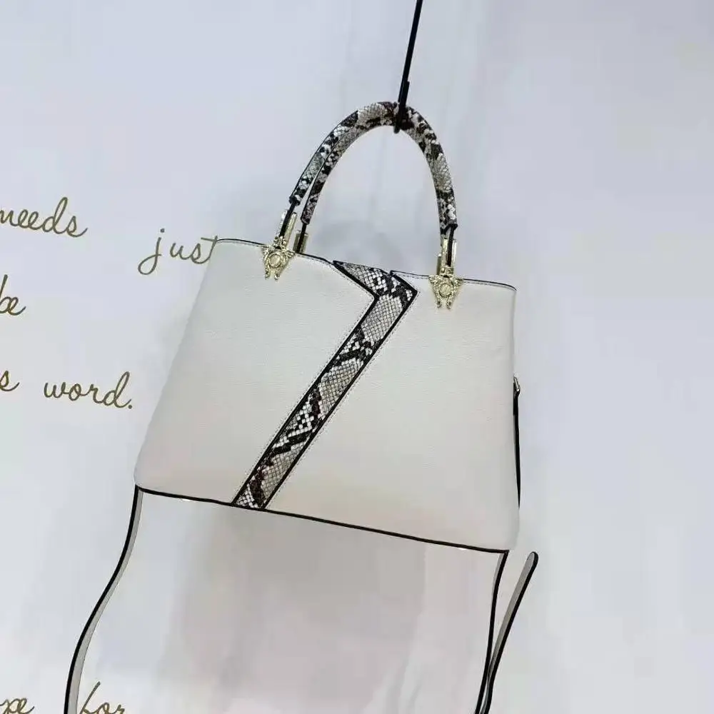 2022 high quality Pu leather Fashion snake print handbag tote Bag for fashion ladies
2022 high quality Pu leather Fashion snake print handbag tote Bag for fashion ladies