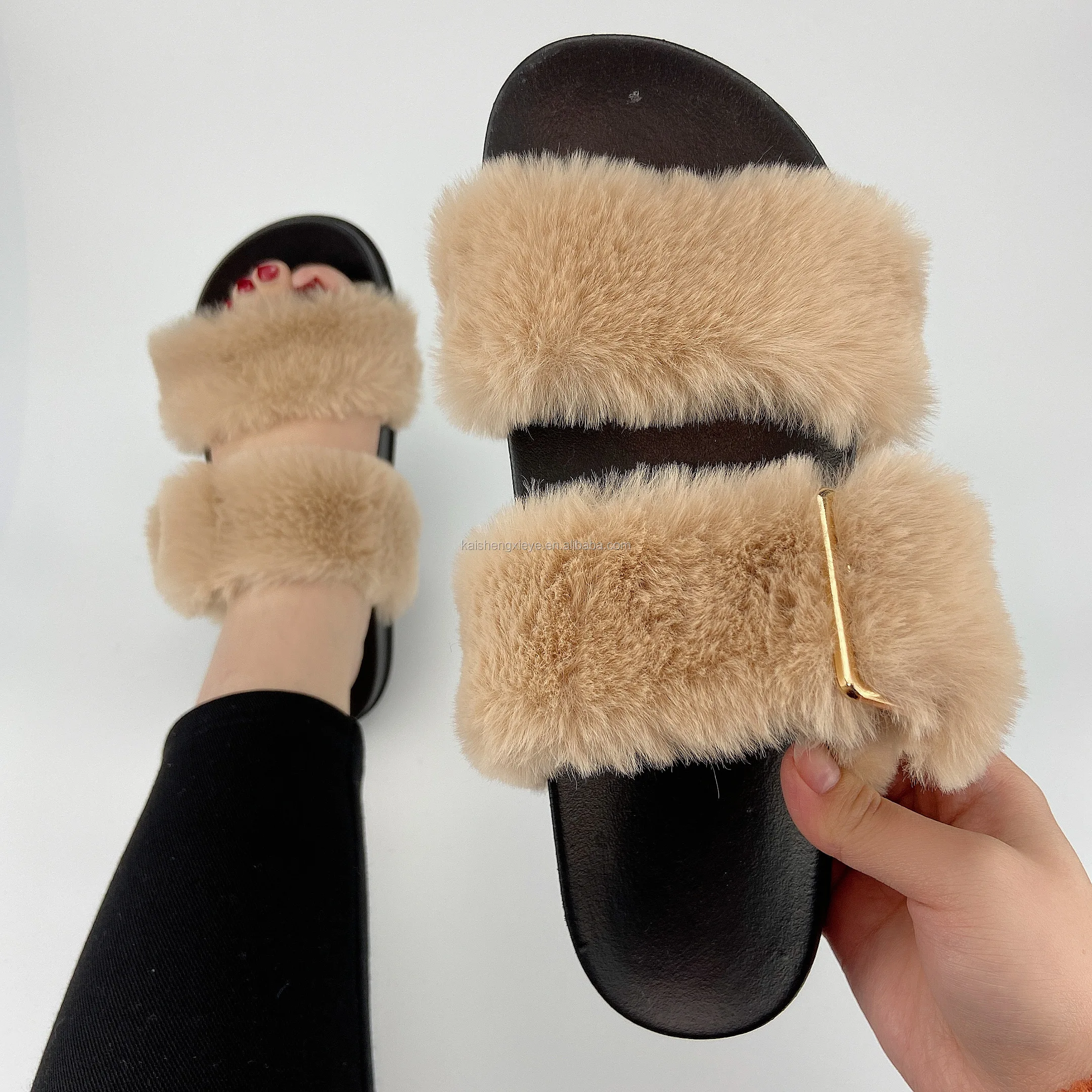 Spring and summer new women's European and American fashion fox fur slippers Korean style flip-flop home fur slippers
Spring and summer new women's European and American fashion fox fur slippers Korean style flip-flop home fur slippers