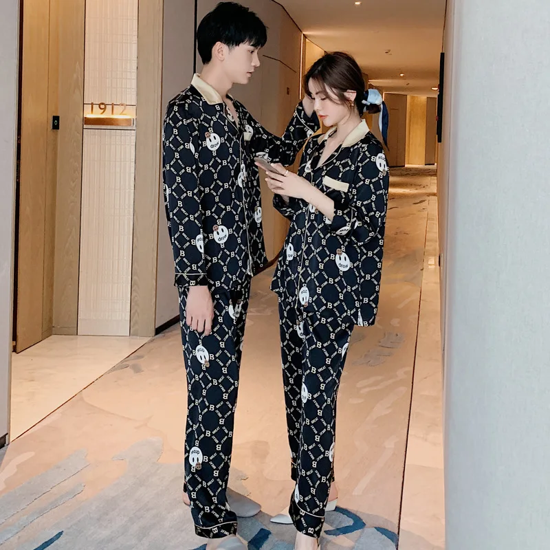 Couples Pajamas Long Sleeve Suit New Style Men And Women Loose Leisure Home Clothes Lovely Cartoon Silk Two sets Sleepwear, Customized color
Couples Pajamas Long Sleeve Suit New Style Men And Women Loose Leisure Home Clothes Lovely Cartoon Silk Two sets Sleepwear, Customized color