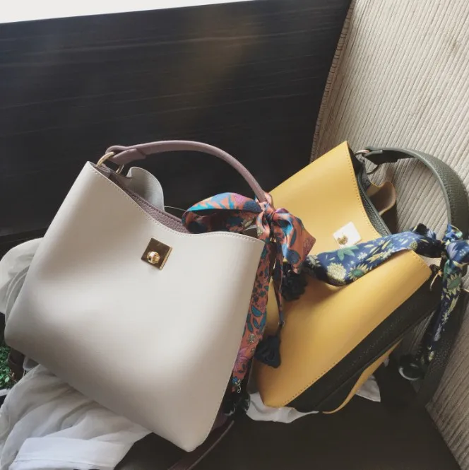 New large capacity handbag scarves hit color Tote bag wholesale hot sale shoulder bag, Colors
New large capacity handbag scarves hit color Tote bag wholesale hot sale shoulder bag, Colors