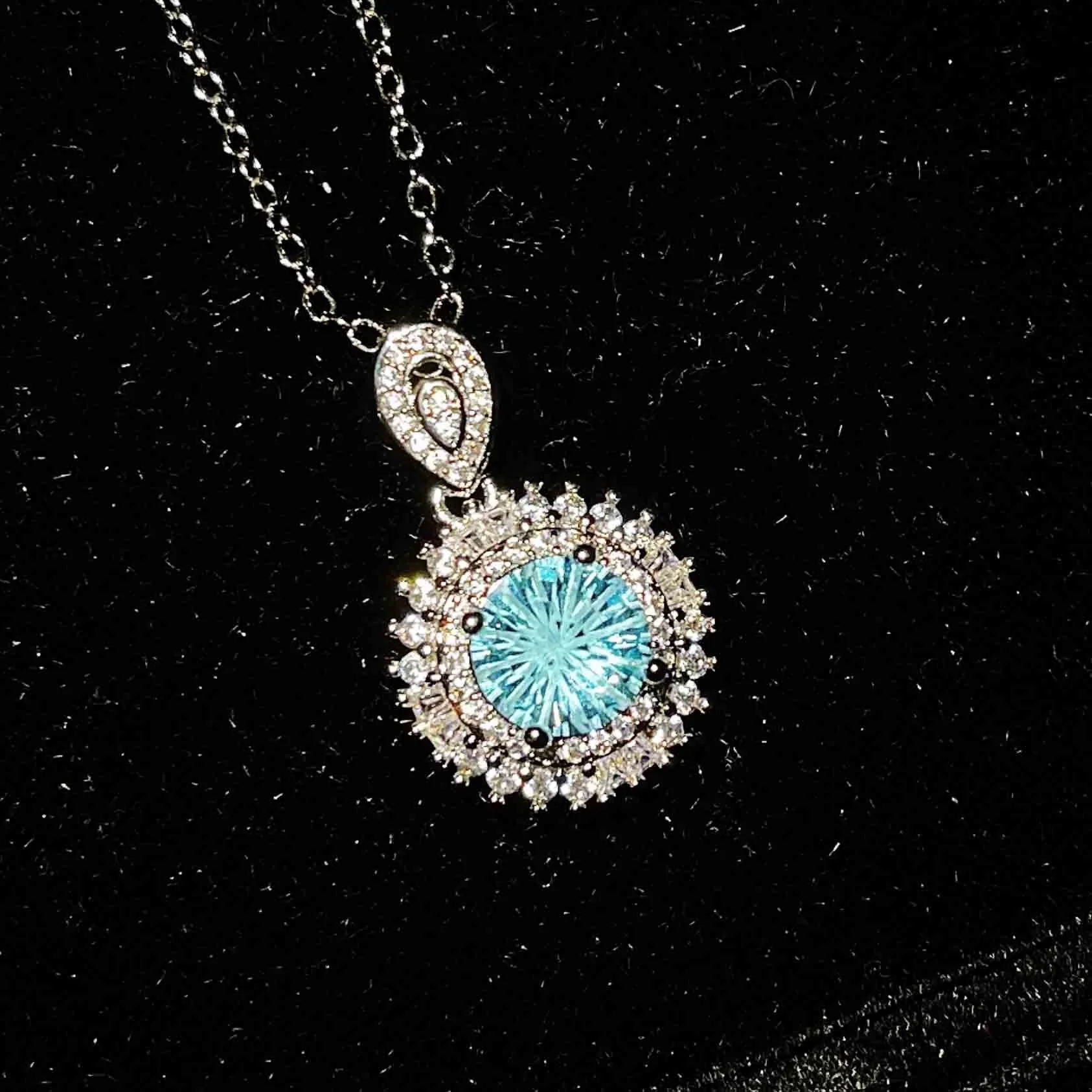 Vintage Luxury Ring Necklace Set Rose Gold Silver Color Jewelry Sets For Women Ladies Round Zircon Stone Wedding Accessories, Picture shows
Vintage Luxury Ring Necklace Set Rose Gold Silver Color Jewelry Sets For Women Ladies Round Zircon Stone Wedding Accessories, Picture shows