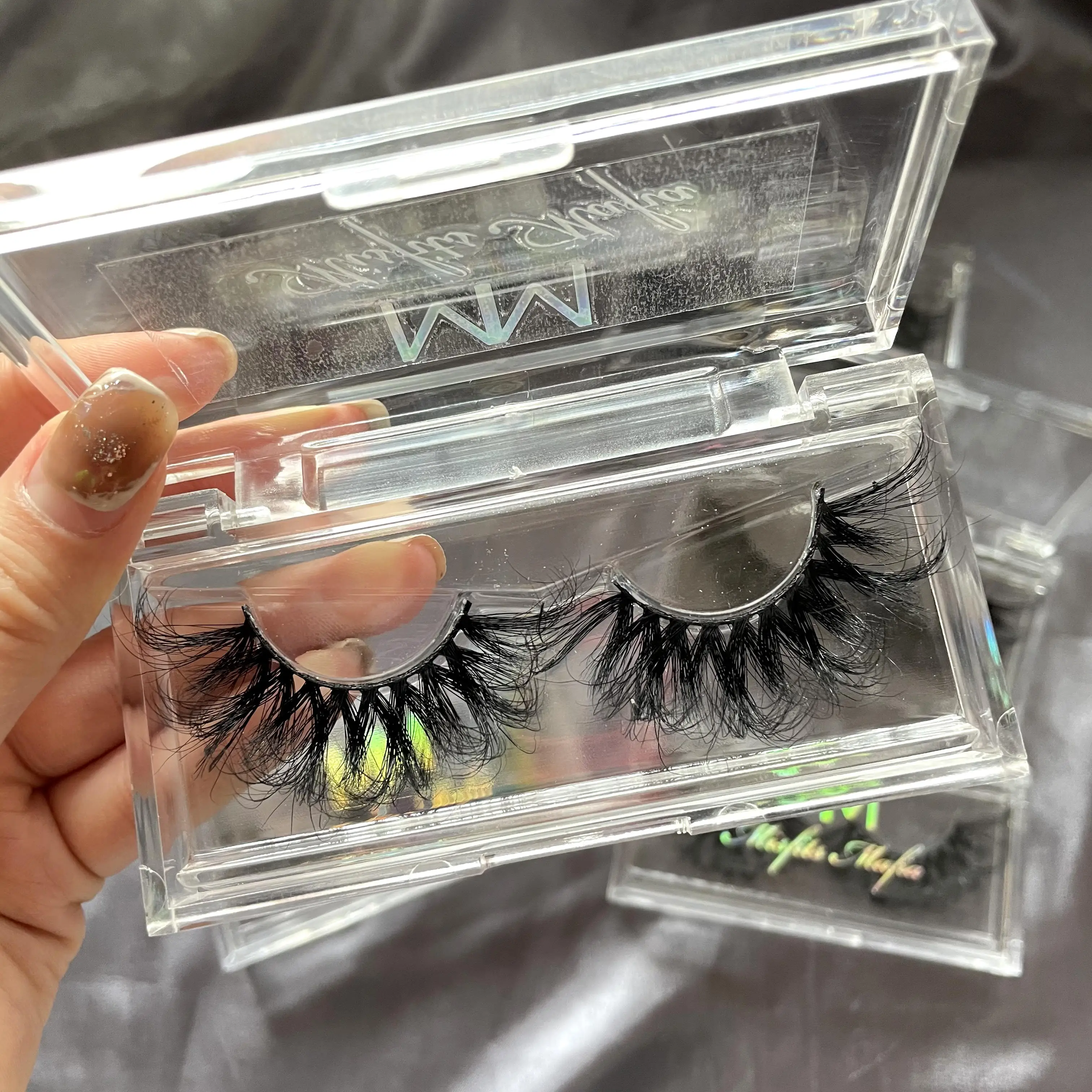 Full strip 3d mink lashes fluffy 25mm mink eyelash wholesale holograph customized pink empty acrylic lash boxes vendor, Natural black
Full strip 3d mink lashes fluffy 25mm mink eyelash wholesale holograph customized pink empty acrylic lash boxes vendor, Natural black