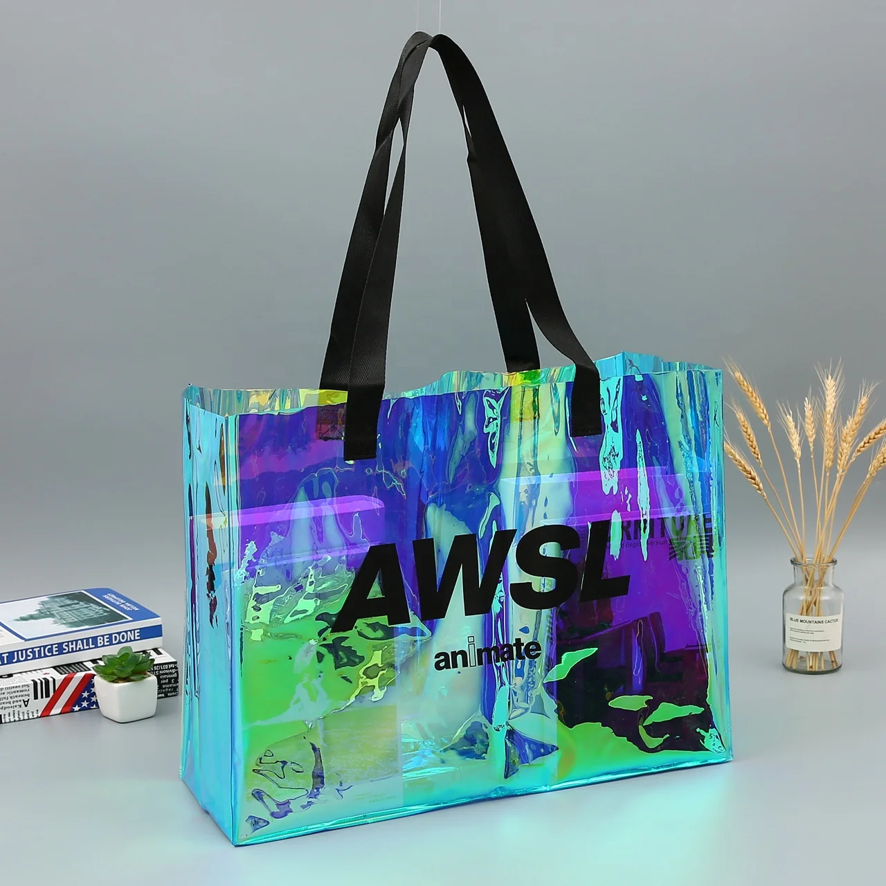 2021 New Arrivals Reusable clear Pvc iridescent Beach Bag Handle Shoulder Tote Laser Shining Bag For Women 
2021 New Arrivals Reusable clear Pvc iridescent Beach Bag Handle Shoulder Tote Laser Shining Bag For Women