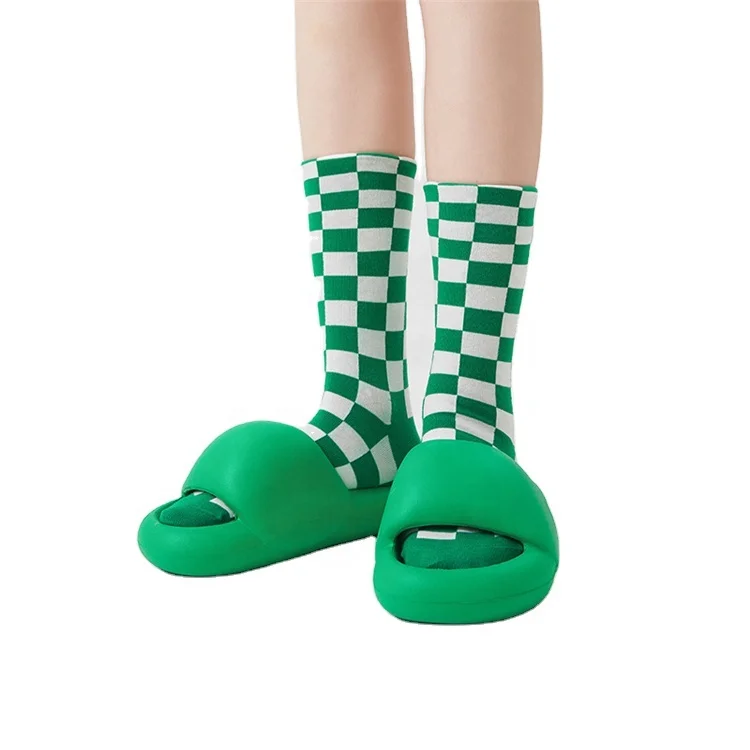 Hot Sale Unisex light fashionable shoes plastic cute crown comfort boys girls slides men chunky eva women indoor slippers 2022
Hot Sale Unisex light fashionable shoes plastic cute crown comfort boys girls slides men chunky eva women indoor slippers 2022