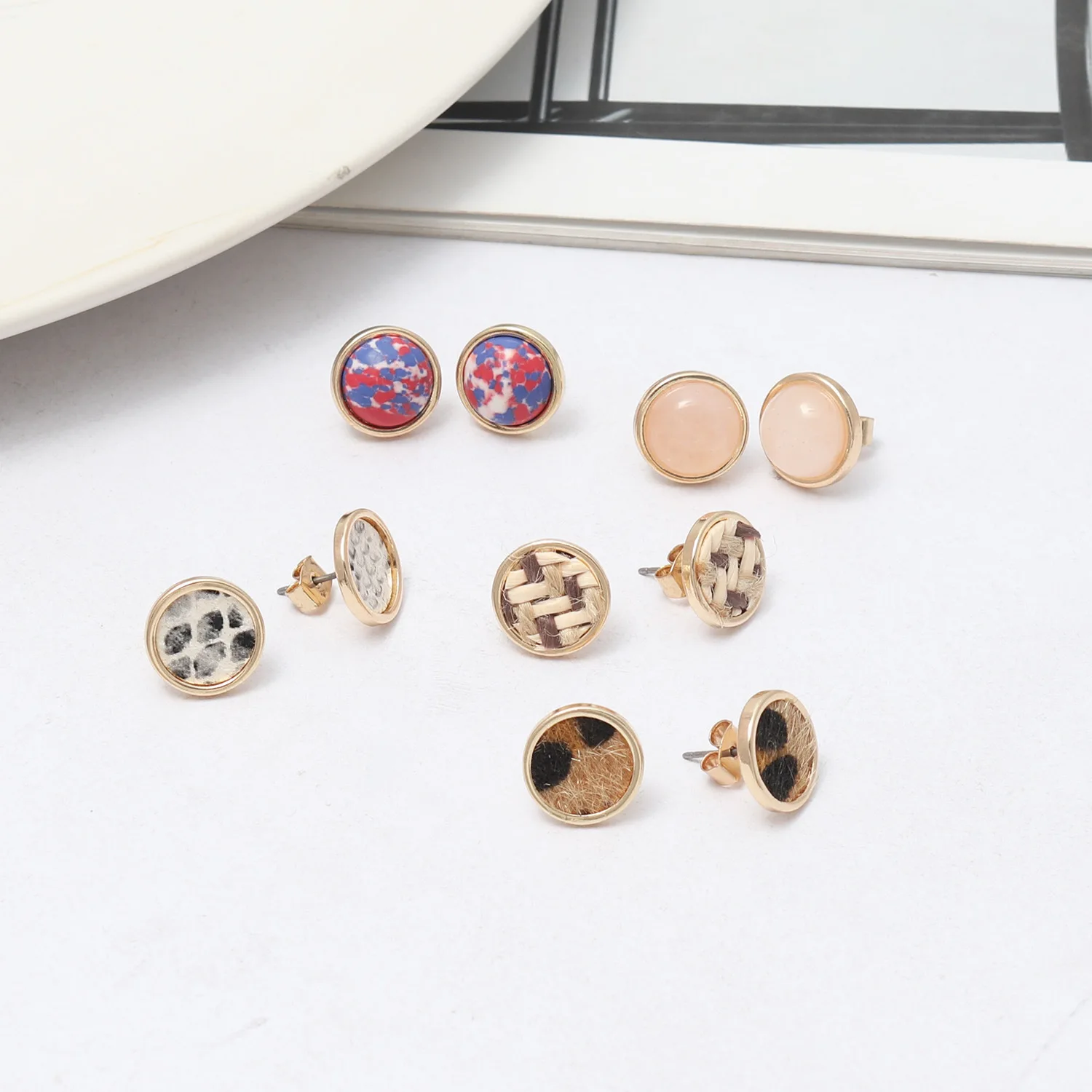 New Arrivals Rattan Woven Leopard Pattern Natural Stone Alloy Stud Earrings, As the picture show or as request
New Arrivals Rattan Woven Leopard Pattern Natural Stone Alloy Stud Earrings, As the picture show or as request