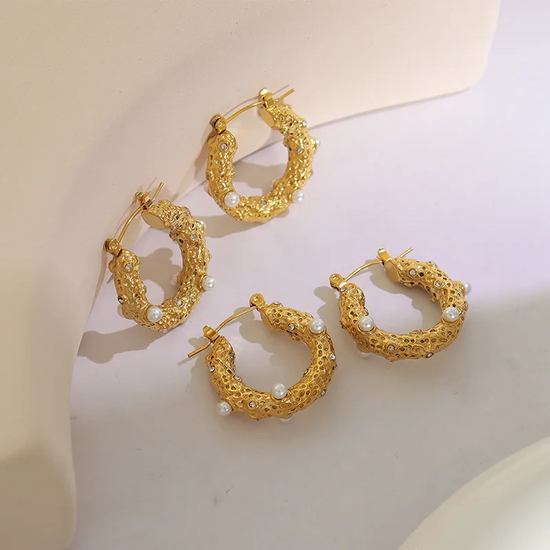 2022 Jewelry Trendy Earring 18K Gold Plated Hammered Imitation Pearl Zirconia Hoop Earrings Stainless Steel Jewelry For Women
2022 Jewelry Trendy Earring 18K Gold Plated Hammered Imitation Pearl Zirconia Hoop Earrings Stainless Steel Jewelry For Women