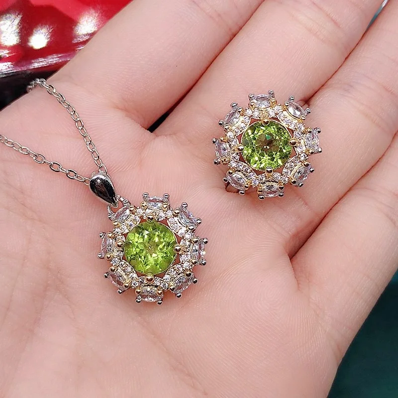 

Exquisite Flower Pendant Necklace Inlay Round Green Cubic Zircon Charm Jewelry For Women Wedding Engagement Anniversary Gifts, Customized color