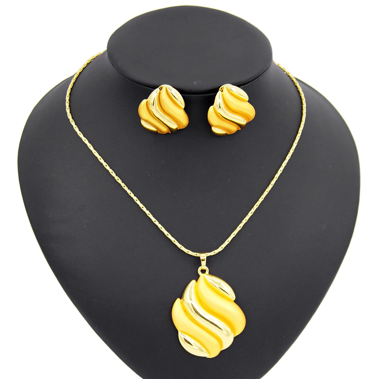 

Factory supply alloy pendant earrings and necklace set Gold Plated Gift traditional african jewellery for women