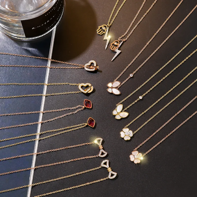 Simple Fashionable Rose Gold pendant necklace Flower Clover butterfly Stainless Steel Necklace Female Clavicle Chain Ornaments
Simple Fashionable Rose Gold pendant necklace Flower Clover butterfly Stainless Steel Necklace Female Clavicle Chain Ornaments