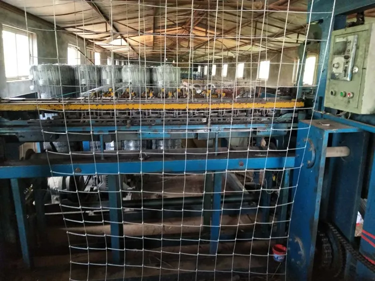 Widely application hot galvanized hinge joint knot field fence