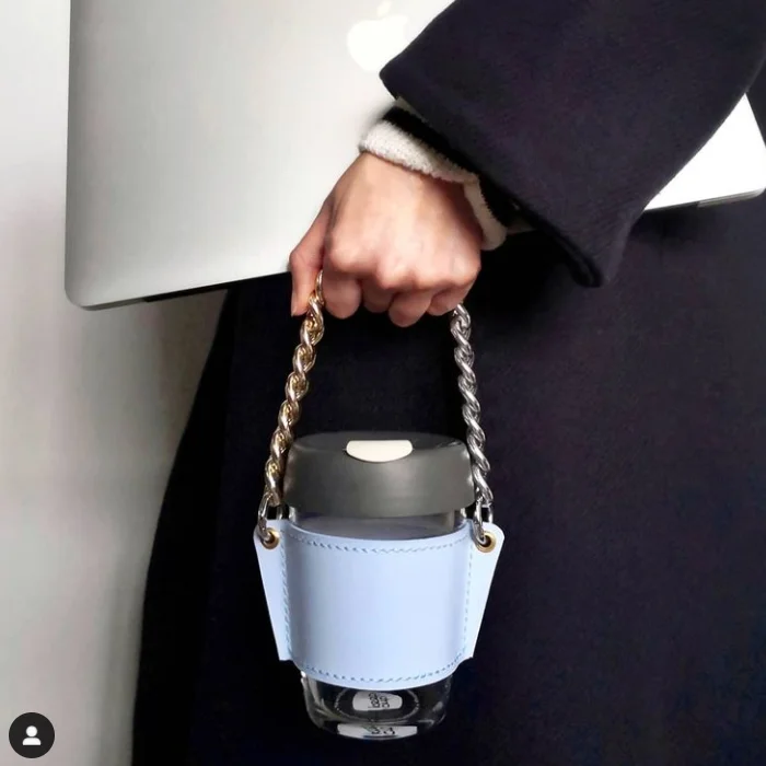 Leather Cup Holder Tea Glasses Cup Cover Hand Holder Coffee Cup Sleeve with Acrylic Strap Chain for Starbuck, Green,black,blue,pink,brown
Leather Cup Holder Tea Glasses Cup Cover Hand Holder Coffee Cup Sleeve with Acrylic Strap Chain for Starbuck, Green,black,blue,pink,brown
