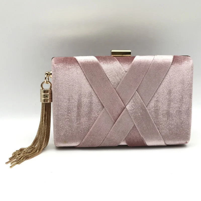 Ladies Dinner High-end Banquet Celebrities metal Tassels cross Velvet One Shoulder Handbag Evening Clutch Evening Bag
Ladies Dinner High-end Banquet Celebrities metal Tassels cross Velvet One Shoulder Handbag Evening Clutch Evening Bag