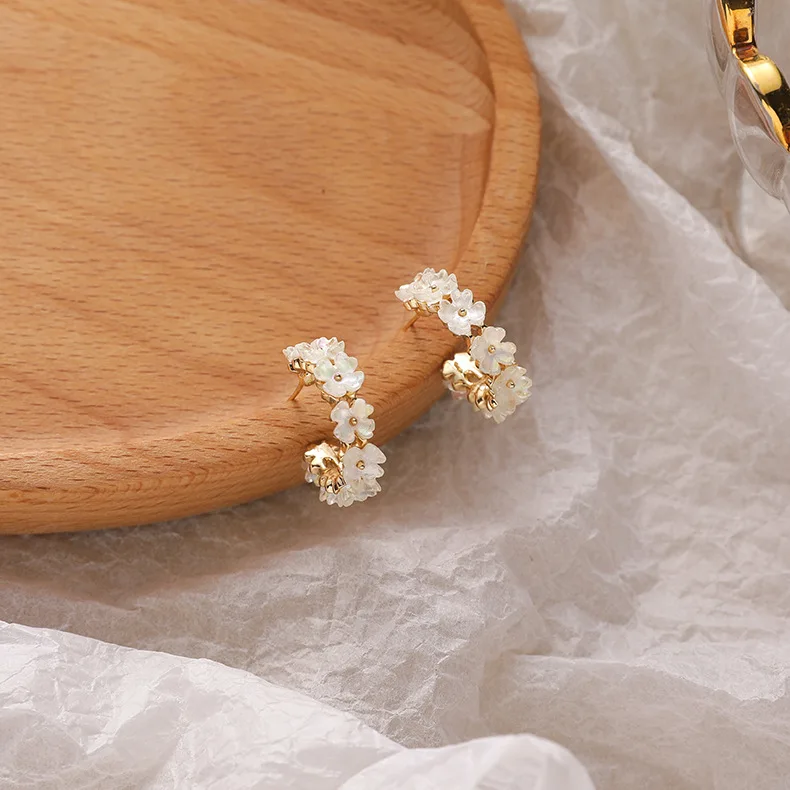 18K Gold Plated Circle Mother of Pearl Shell Flower Earrings White Shell Flower Hoop Earrings
18K Gold Plated Circle Mother of Pearl Shell Flower Earrings White Shell Flower Hoop Earrings