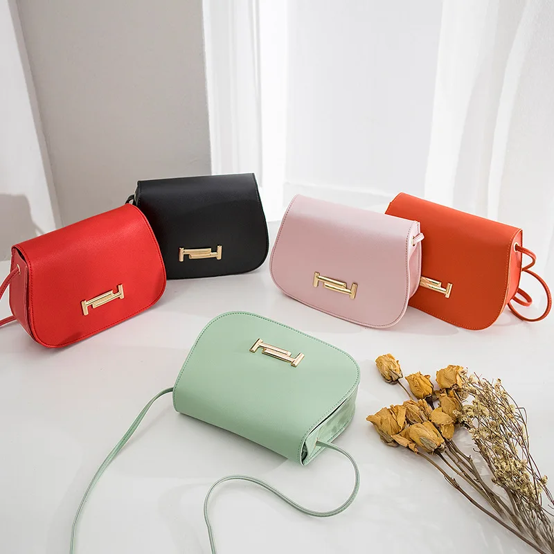 Napa pattern women bag single shoulder wholesale 2020 new saddle bag messenger coin purse, Customizable
Napa pattern women bag single shoulder wholesale 2020 new saddle bag messenger coin purse, Customizable