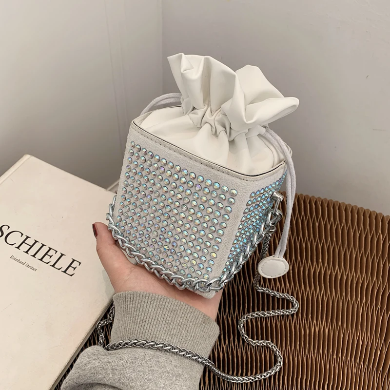 New Trending Summer Handbags 2021 Sparkly Rhinestone Purses Fashion Chains Crossbody Bucket Bags for Women, As picture
New Trending Summer Handbags 2021 Sparkly Rhinestone Purses Fashion Chains Crossbody Bucket Bags for Women, As picture