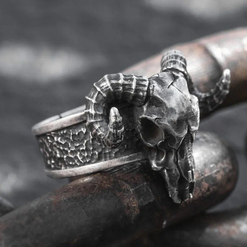 European and American Popular 999 Silver Punk Ram Head Skull Ring New Hot Selling Rock Motorcycle Men Ring
European and American Popular 999 Silver Punk Ram Head Skull Ring New Hot Selling Rock Motorcycle Men Ring