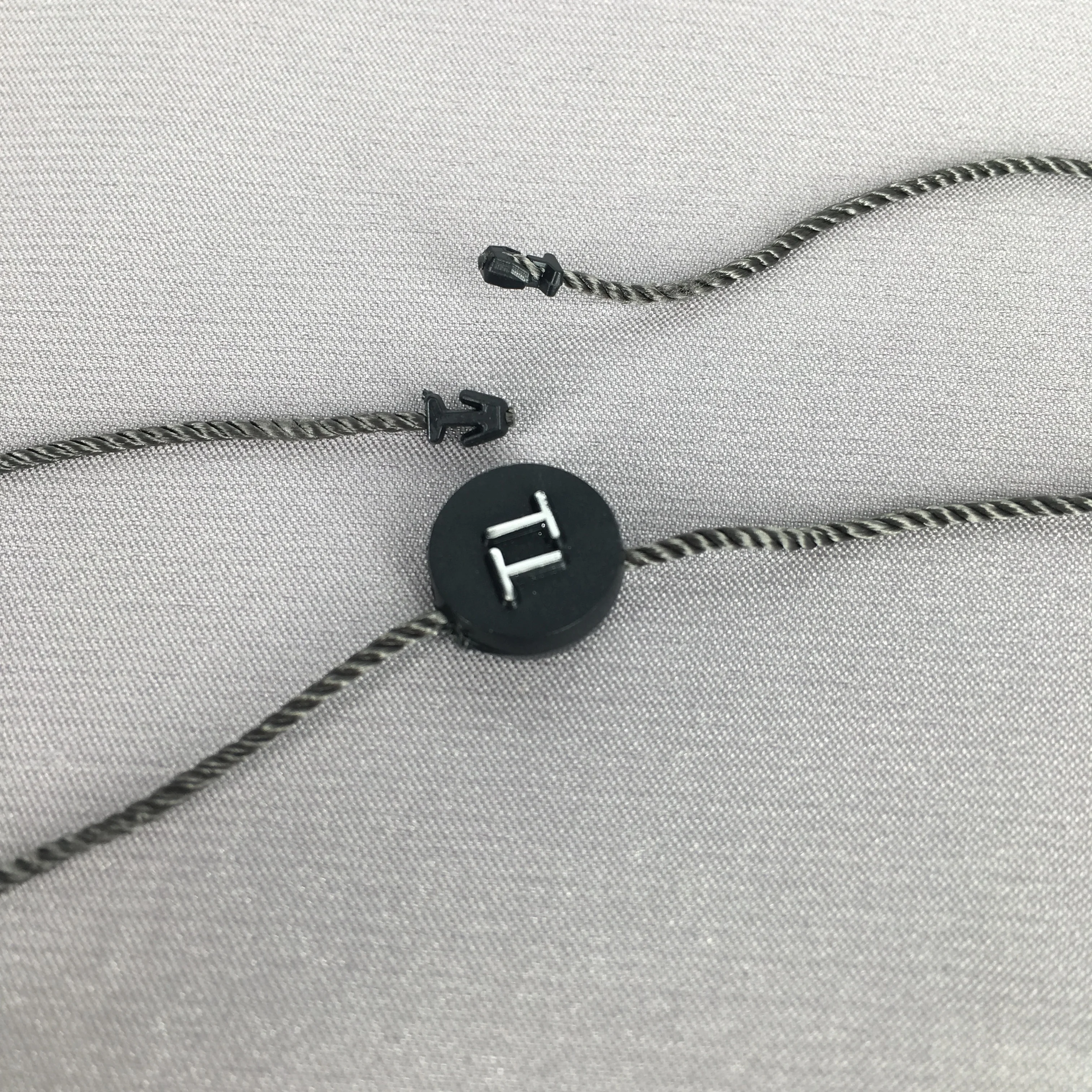 High Quality Wholesale Custom Plastic Security Seal Tag Hangtag Rope String Cord for Clothing, Customized color
High Quality Wholesale Custom Plastic Security Seal Tag Hangtag Rope String Cord for Clothing, Customized color