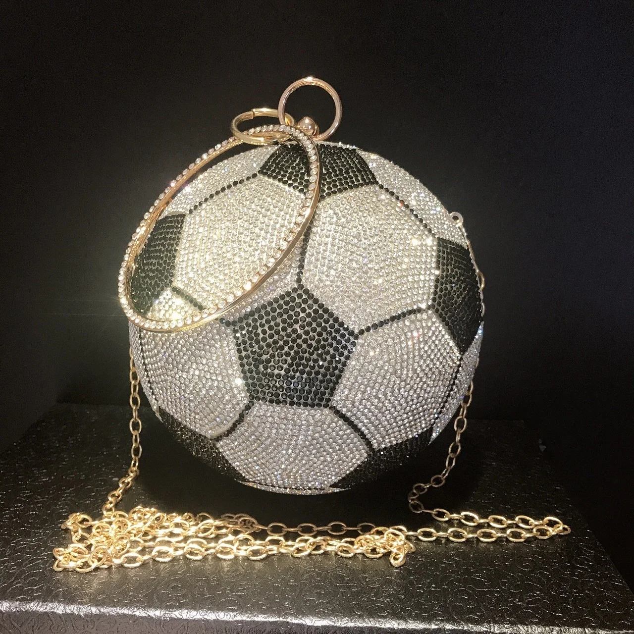 2020 Women Rhinestone Hand Bags Ball Cute Designer Cosmetic Football Bags Fashion For Ladies Ball Box Luxury Wholesale Bags
2020 Women Rhinestone Hand Bags Ball Cute Designer Cosmetic Football Bags Fashion For Ladies Ball Box Luxury Wholesale Bags