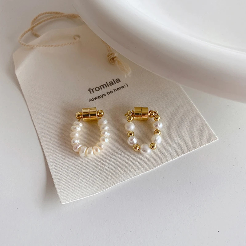 Vintage Single layer Magnetic Pearl Ear Bone Clip Metal Earrings No Piercings Earring For Women Party Gift Jewelry 2020
Vintage Single layer Magnetic Pearl Ear Bone Clip Metal Earrings No Piercings Earring For Women Party Gift Jewelry 2020