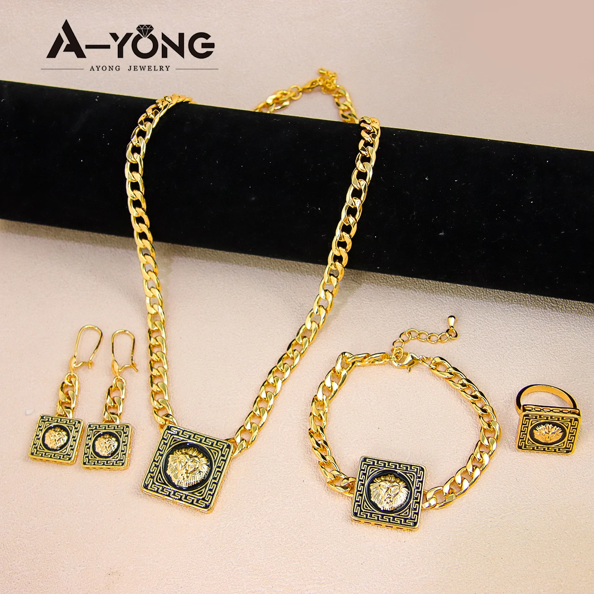 Hot Selling Brass Jewelry Cuban Link Chain Women Jewelry Set Gold Plated Lion Head Pendant Necklace
Hot Selling Brass Jewelry Cuban Link Chain Women Jewelry Set Gold Plated Lion Head Pendant Necklace