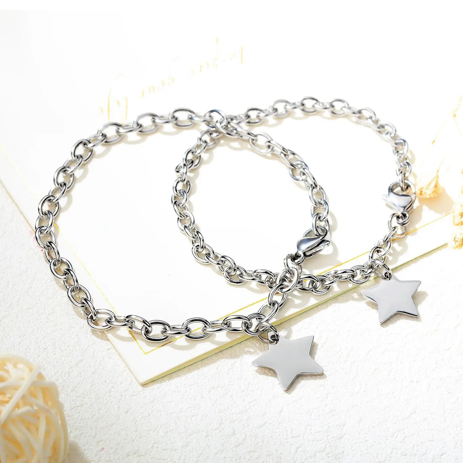 Fashion high-end titanium steel star pendant bracelet men and women couple bracelet trend stainless steel bracelet
Fashion high-end titanium steel star pendant bracelet men and women couple bracelet trend stainless steel bracelet