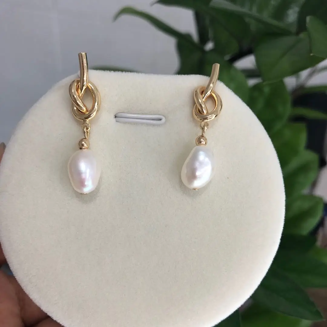18K Gold plated S925 Sterling Silver Pearl Earrings Baroque Genuine FreshWater Pearl Hoop Earrings For Women
18K Gold plated S925 Sterling Silver Pearl Earrings Baroque Genuine FreshWater Pearl Hoop Earrings For Women
