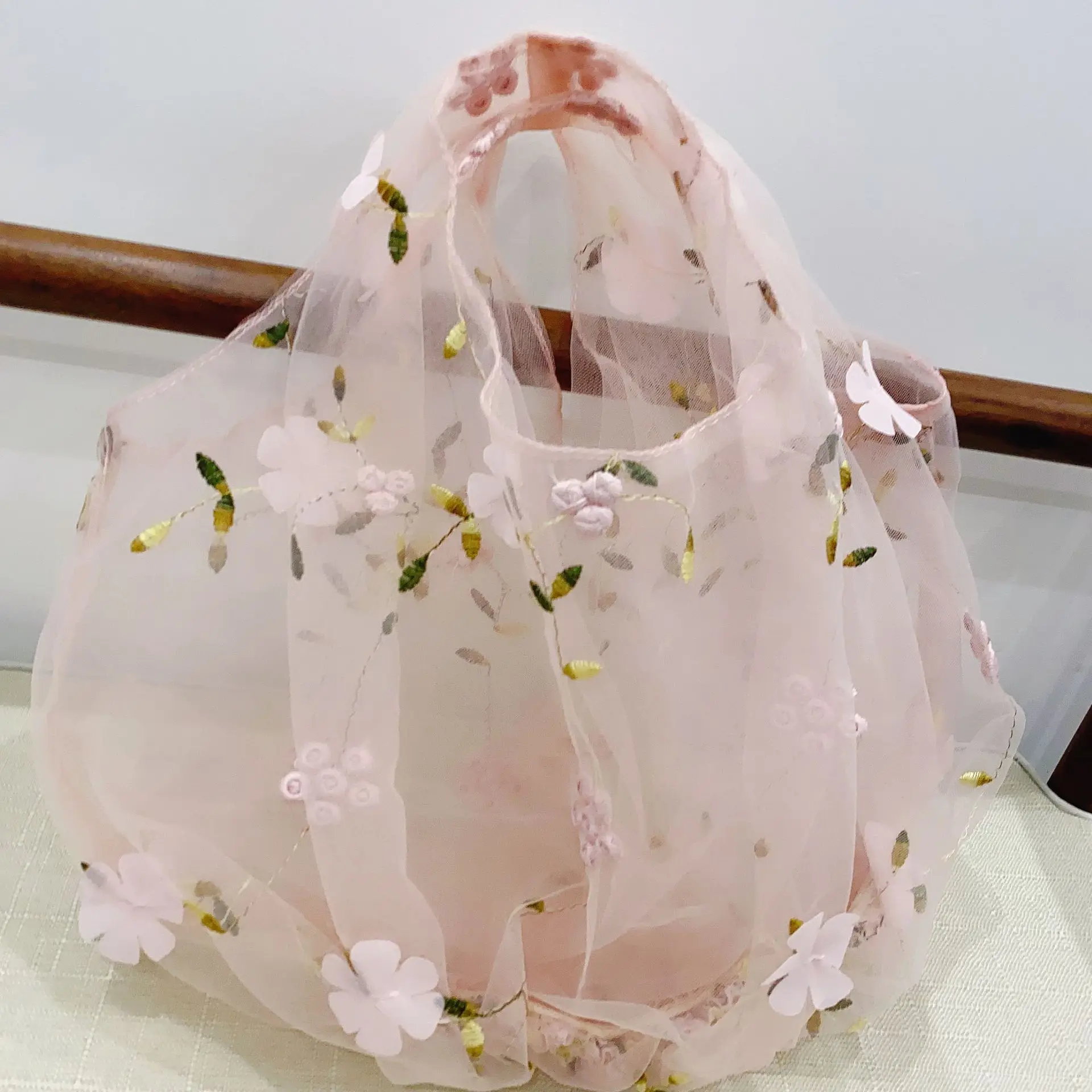 2021 New style ins translucent embroidered handbag pretty fashion bag for woman and students, 5 colors
2021 New style ins translucent embroidered handbag pretty fashion bag for woman and students, 5 colors