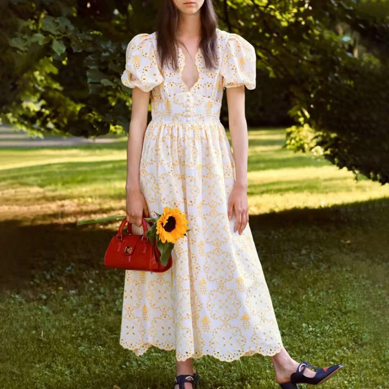 2020 New fashionable spring bubble short sleeve embroidery hollow out irregular skirt medium length style dress women
2020 New fashionable spring bubble short sleeve embroidery hollow out irregular skirt medium length style dress women
