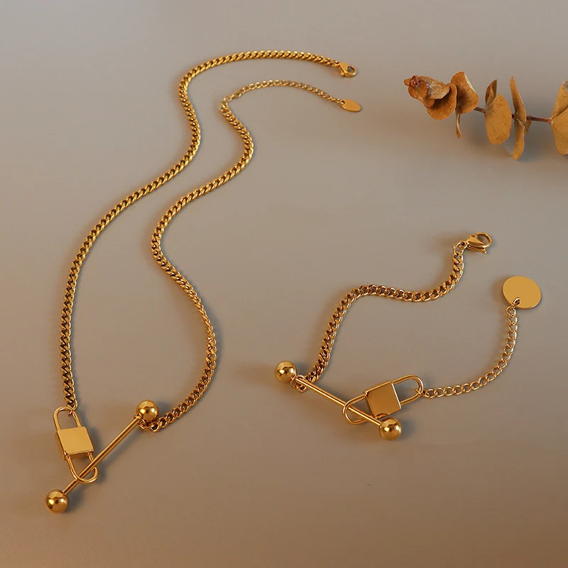 Hot Selling Luxury Gold Plated Necklace Personality Stainless Steel Lock Choker Necklace For Women
Hot Selling Luxury Gold Plated Necklace Personality Stainless Steel Lock Choker Necklace For Women