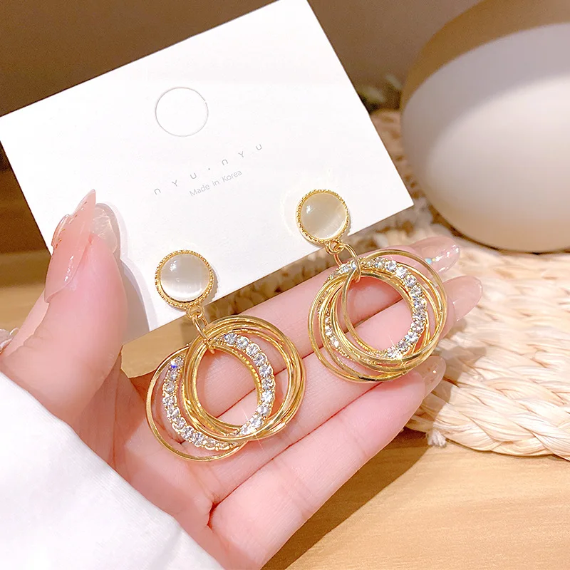2021 New Arrival Multi Crystal Rhinestone Circle Earrings 14k Real Gold Exquisite Circle CZ Women Earrings
2021 New Arrival Multi Crystal Rhinestone Circle Earrings 14k Real Gold Exquisite Circle CZ Women Earrings