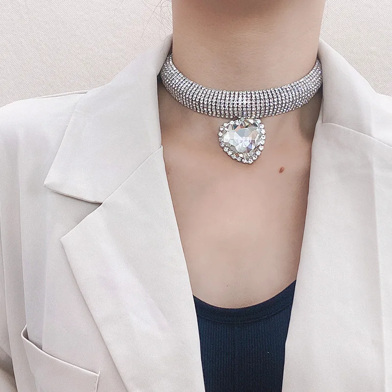 Ins style shiny fashion wide-sided love pendant chain bone chain female full diamond necklace
Ins style shiny fashion wide-sided love pendant chain bone chain female full diamond necklace